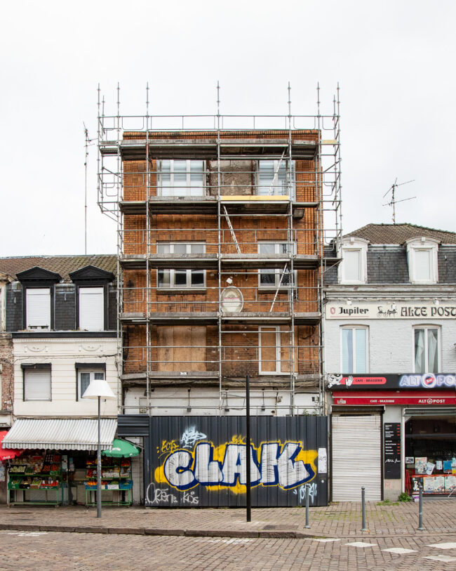 Photographie d'architecture Lille Fives, immeuble ancien, abandonné. ©Thomas Karges