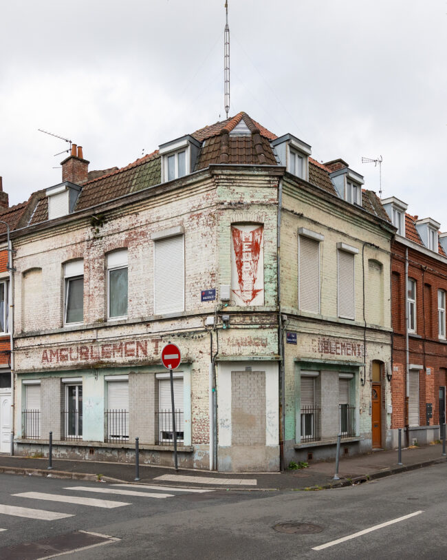 Photographie d'architecture Lille Fives, commerce ancien, abandonné. ©Thomas Karges