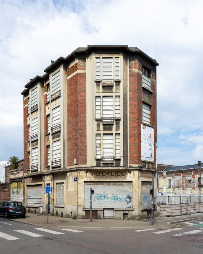 Photographie d'architecture Lille Fives, immeuble ancien, abandonné. ©Thomas Karges