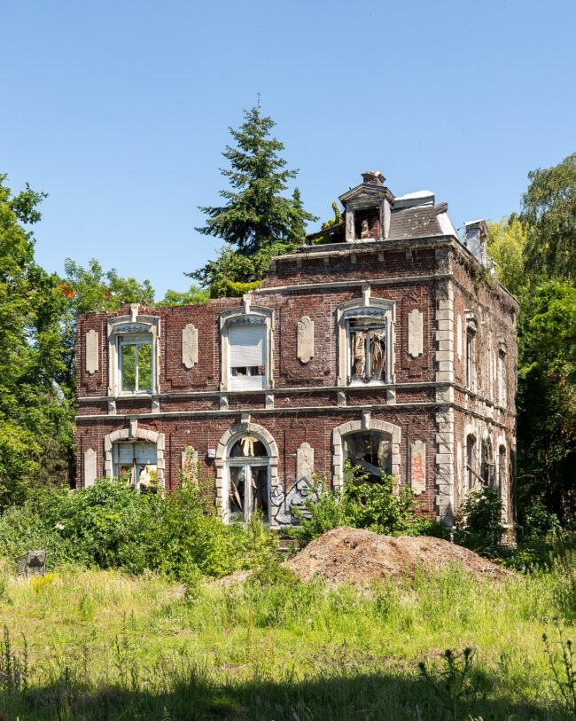 Photographie d'architecture Croix, maison ancienne, abandonnée. ©Thomas Karges