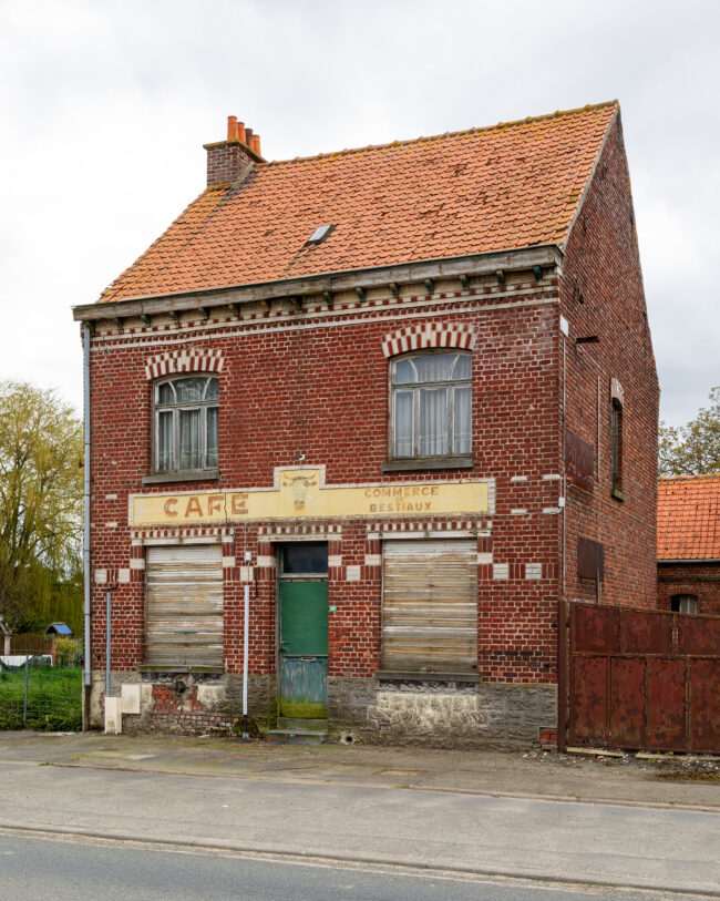 Photographie d'architecture café, commerce ancien, abandonné. ©Thomas Karges