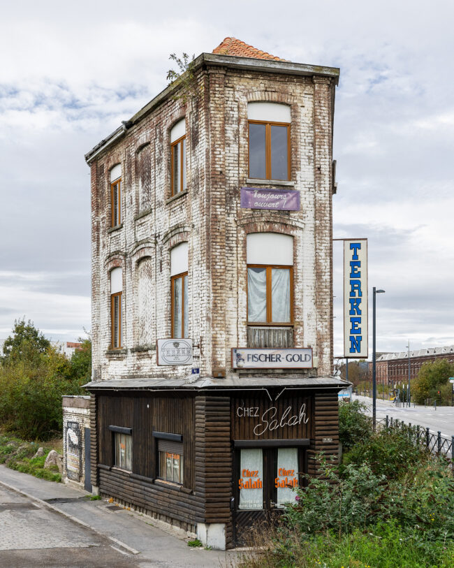 Photographie d'architecture Lille, Roubaix, quartier de l'Union. Café chez Salah, café abandonné. ©Thomas Karges