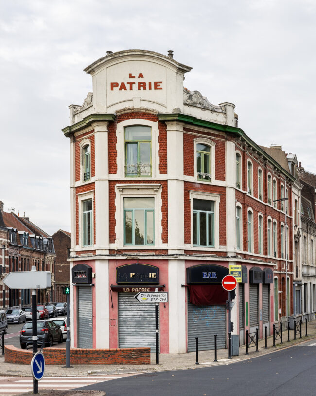 Photographie d'architecture Lille, Roubaix, quartier de l'Union. Café La Patrie, café abandonné. ©Thomas Karges